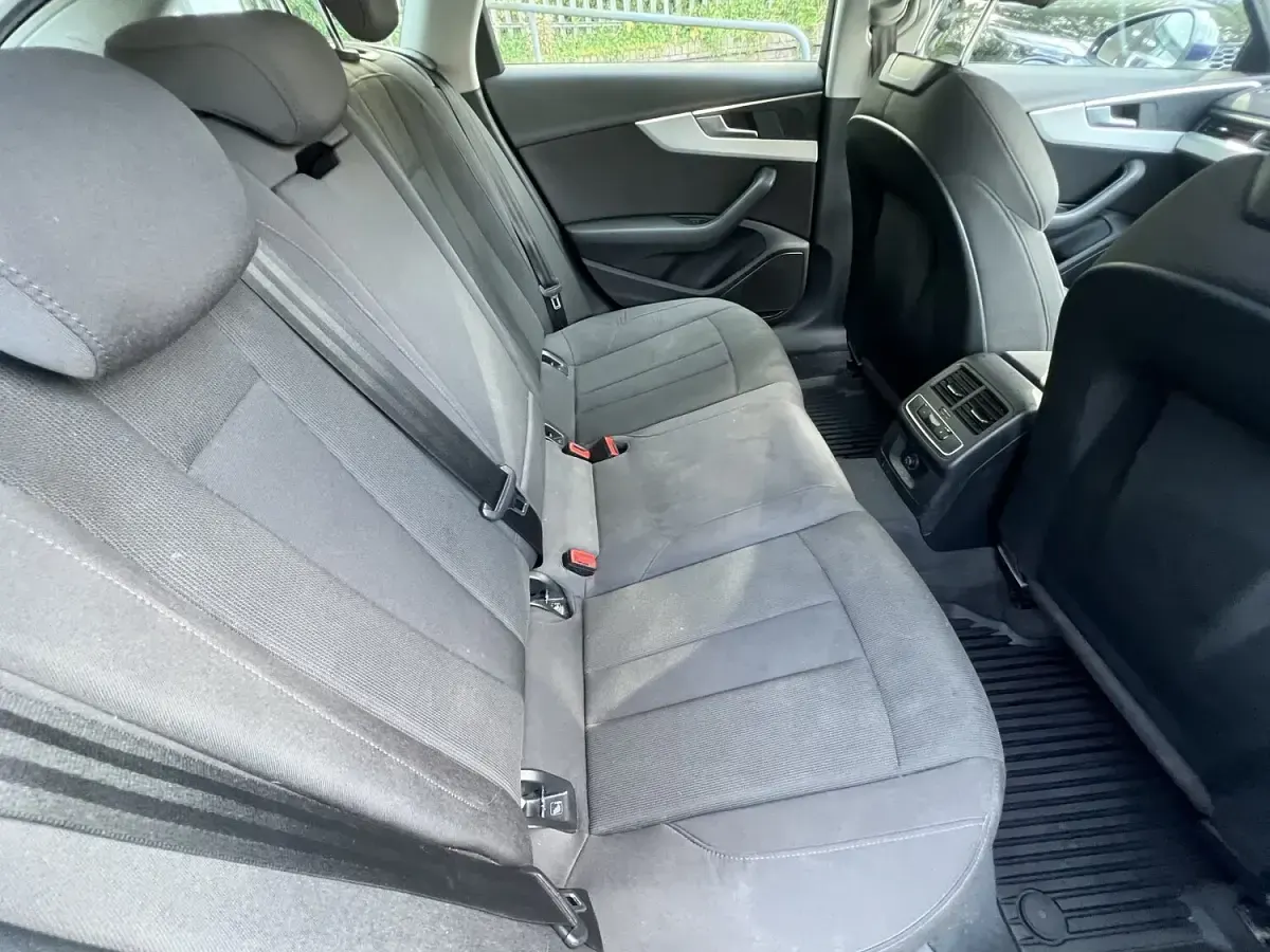 Used Audi A4 Sport 150 HP (110 kW) 2016 Blue Estate
