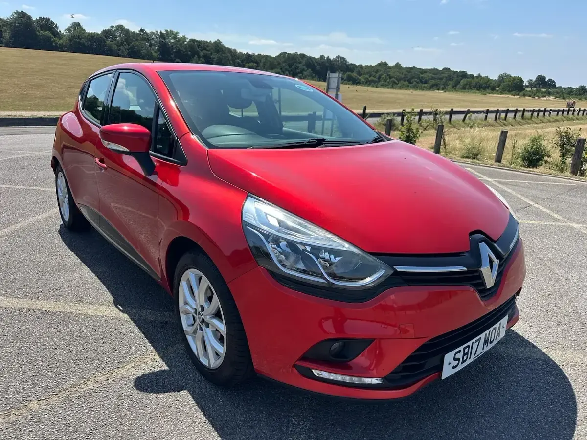 Used Renault Clio Dynamique 75 HP (55 kW) 2017 Red Hatchback