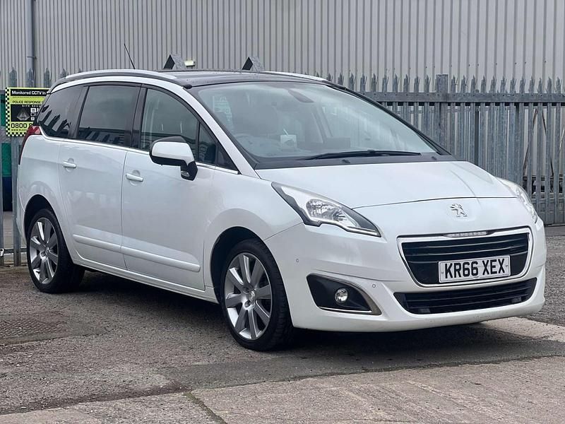 Used Peugeot 5008 Allure 120 HP (88 kW) 2016 White MPV