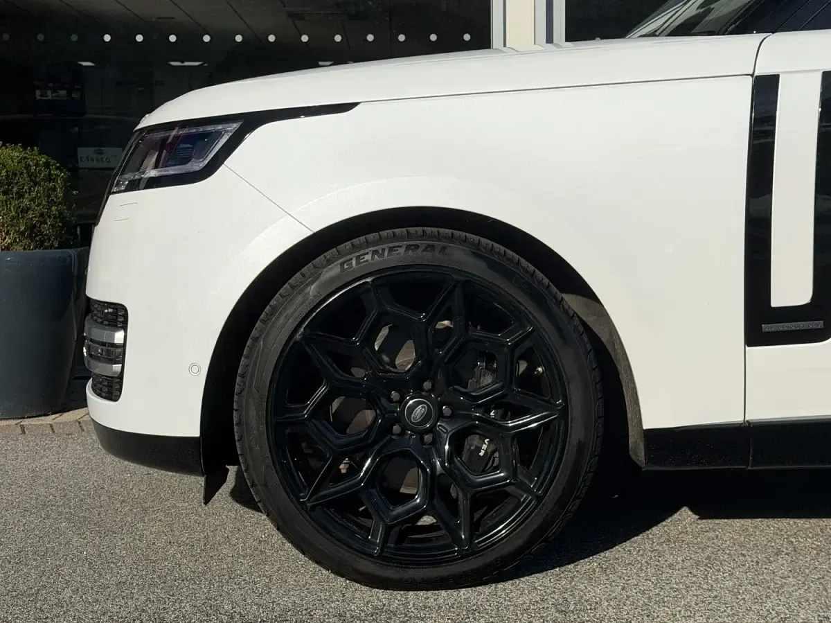 Used Land Rover Range Rover Autobiography 400 HP (294 kW) 2024 White SUV