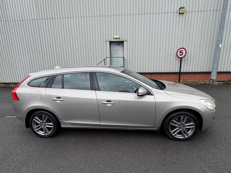 Used Volvo V60 SE Lux 215 HP (158 kW) 2012 Gold Estate
