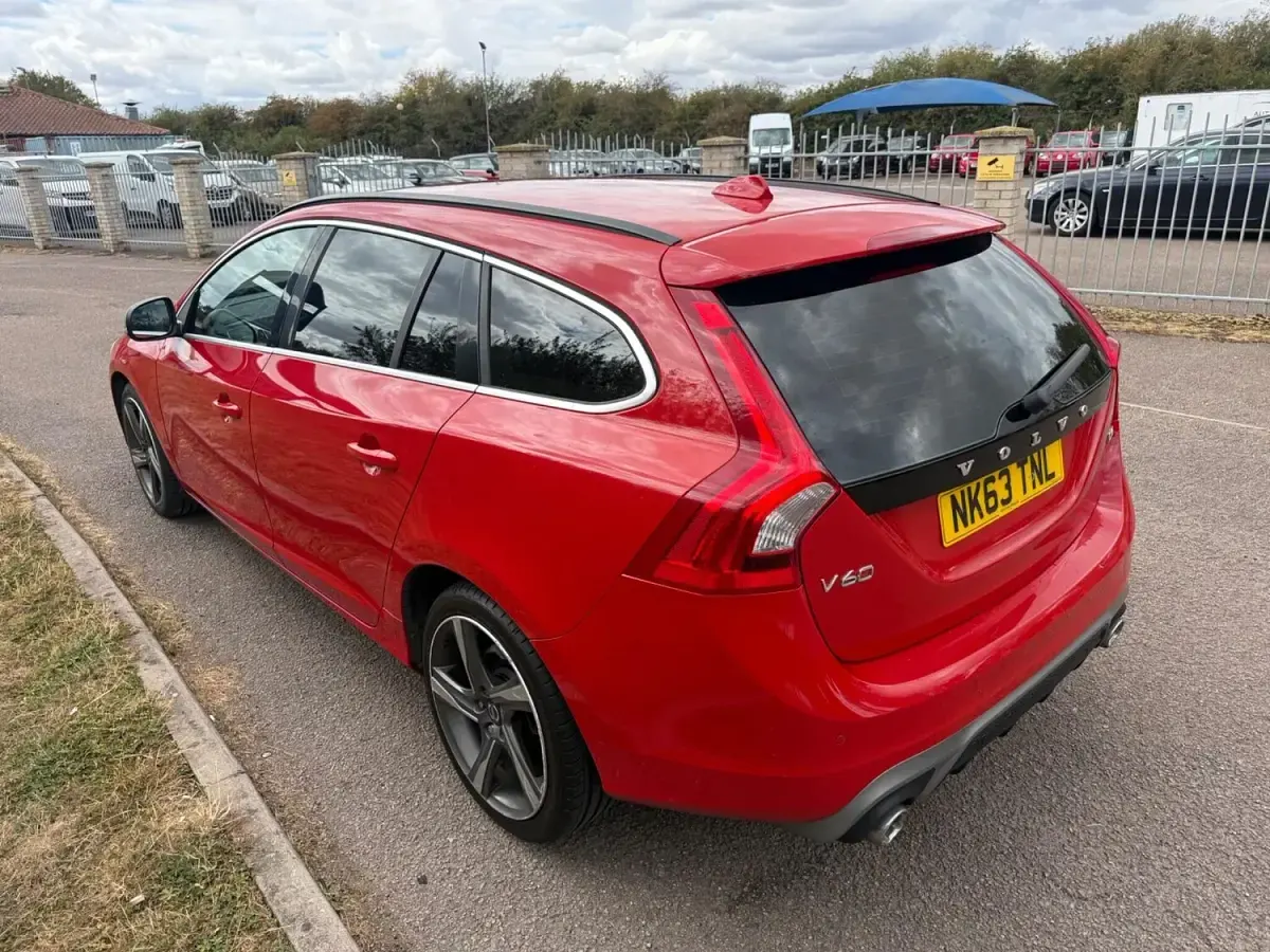 Used Volvo V60 R-Design 134 HP (98 kW) 2013 Red Estate