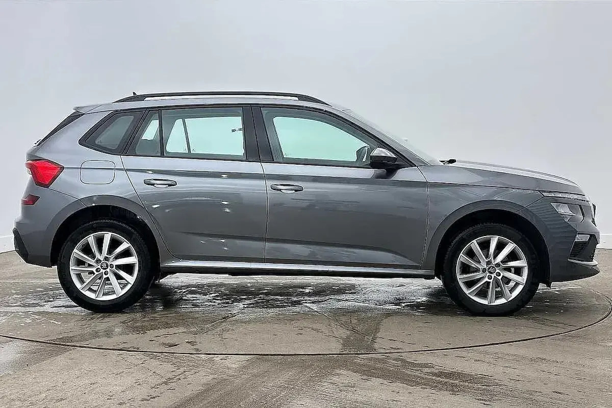 Used Skoda Kamiq SE 70 HP (51 kW) 2025 Graphite grey metallic SUV