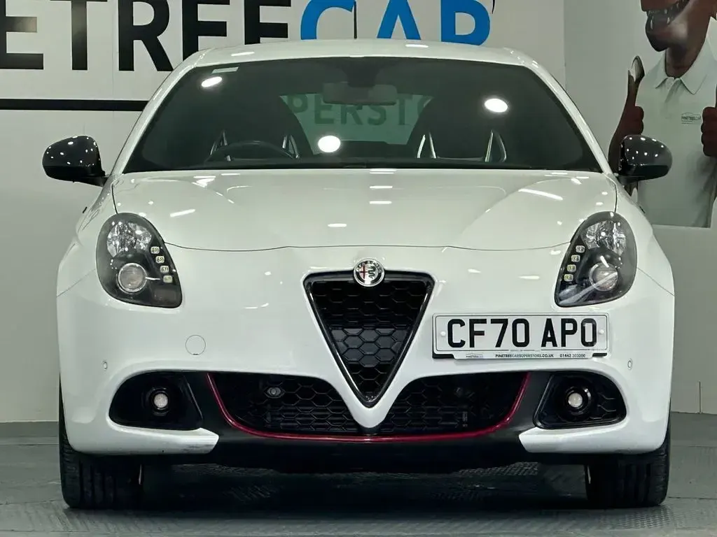 Begagnad Alfa Romeo Giulietta Sprint 120 HK (88 kW) 2020 Vit Halvkombi