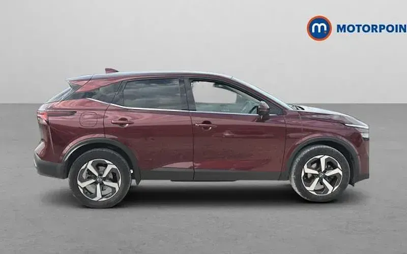 Used Nissan Qashqai N-Connecta 140 HP (102 kW) 2023 Red SUV