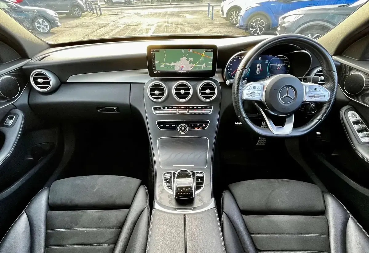 Usado Mercedes C300 AMG Line Premium 2018 Gris Berlina