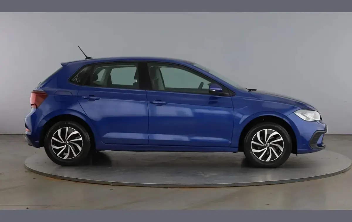 Used VW Polo Life 95 HP (69 kW) 2023 Blue Hatchback