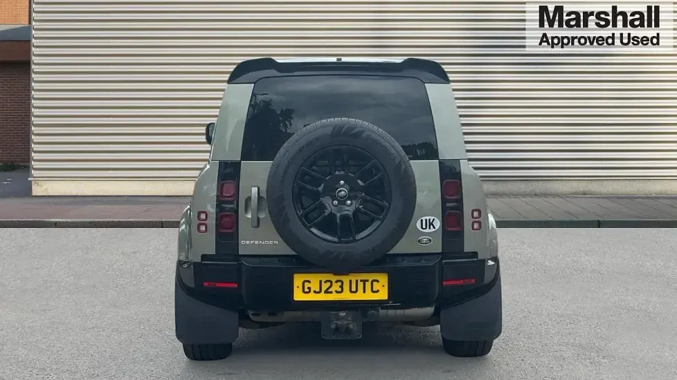 Used Land Rover Defender SE 249 HP (183 kW) 2023 Pangea green metallic SUV