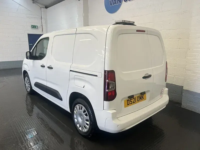 Used Vauxhall Combo Sportive 100 HP (73 kW) 2021 White MPV