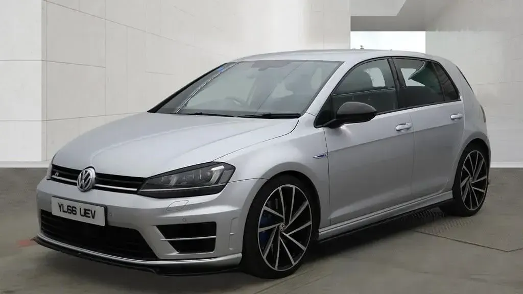 Second-hand VW Golf VII R 2017 Argintiu Hatchback