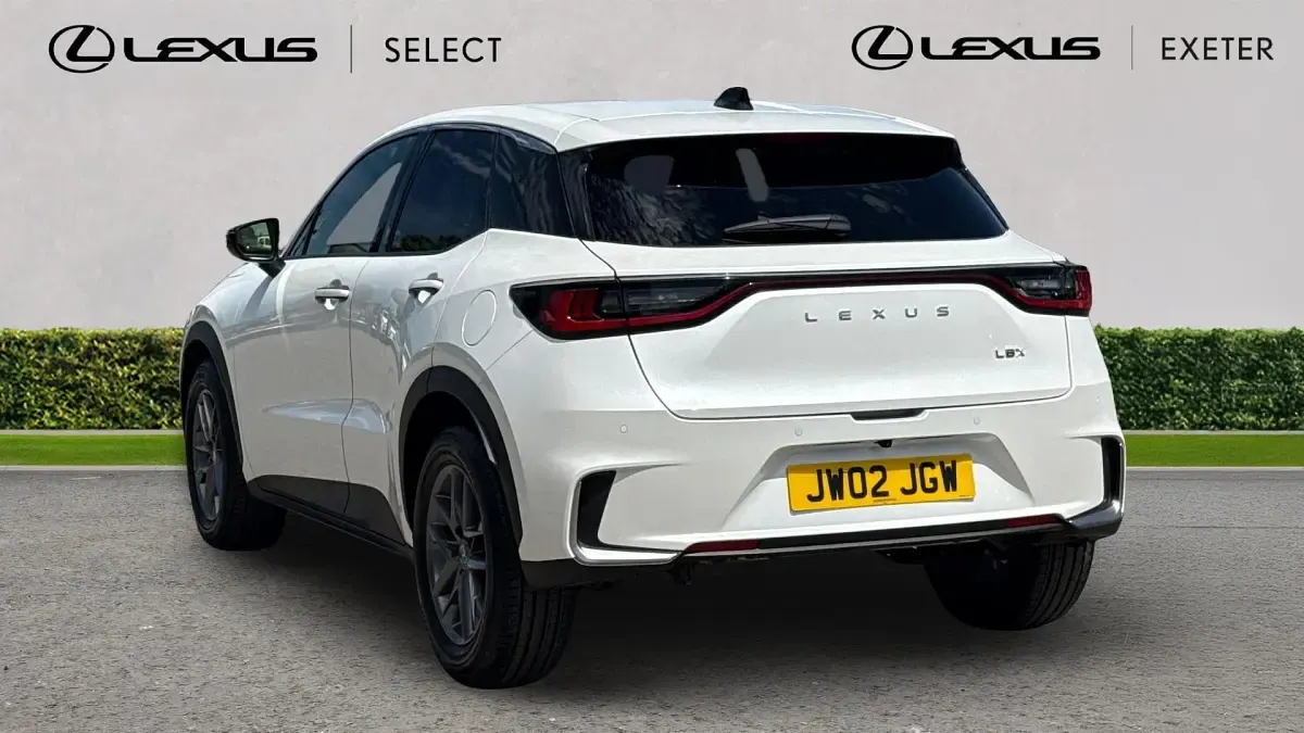 Used Lexus LBX 136 HP (100 kW) 2024 Sonic white SUV