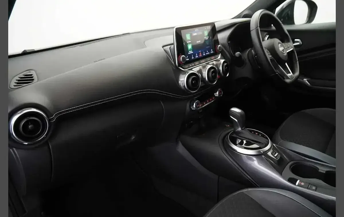 Used Nissan Juke N-Connecta 112 HP (82 kW) 2022 Grey SUV