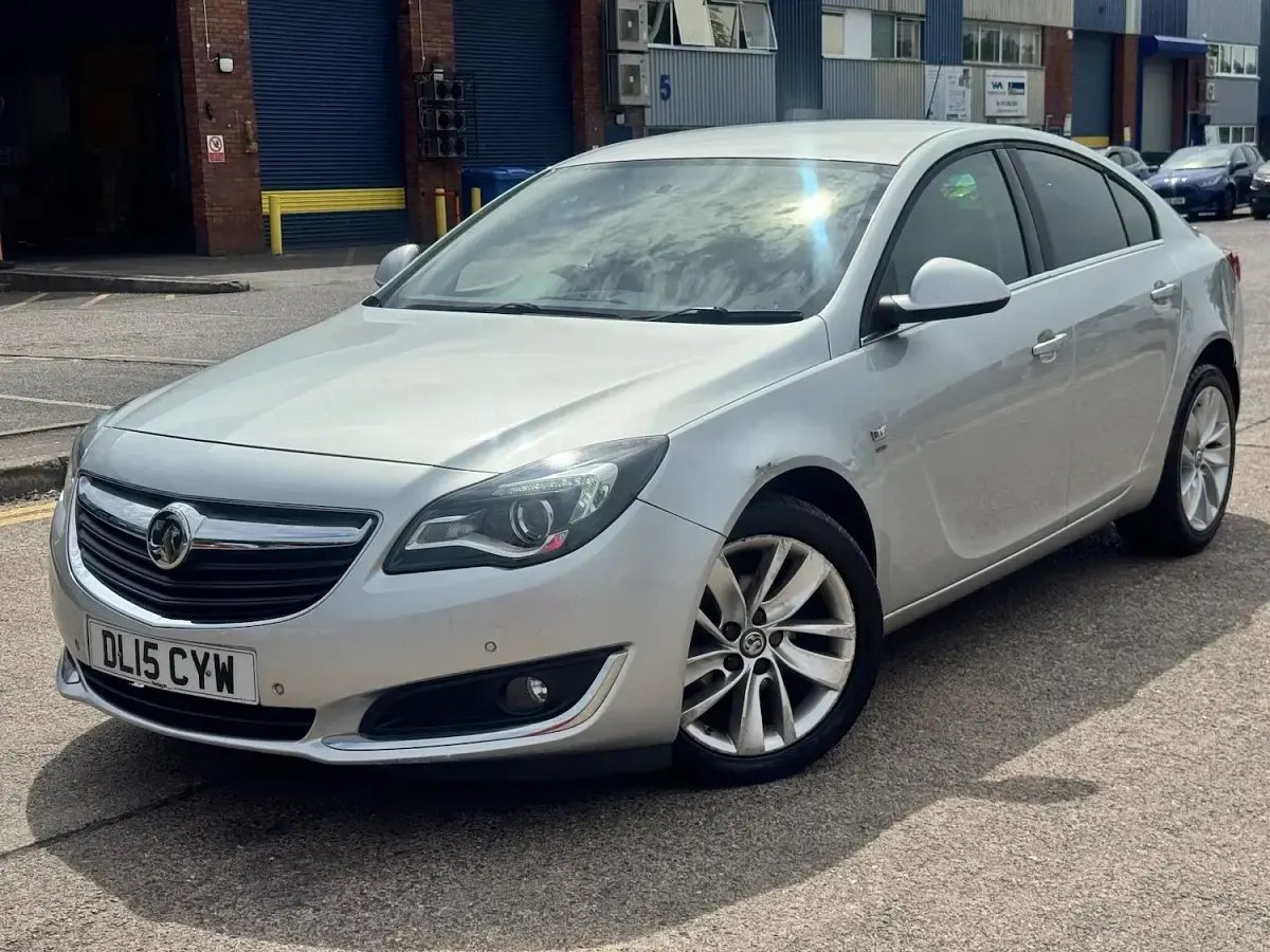 Used Vauxhall Insignia SRi 140 HP (102 kW) 2015 Silver Hatchback