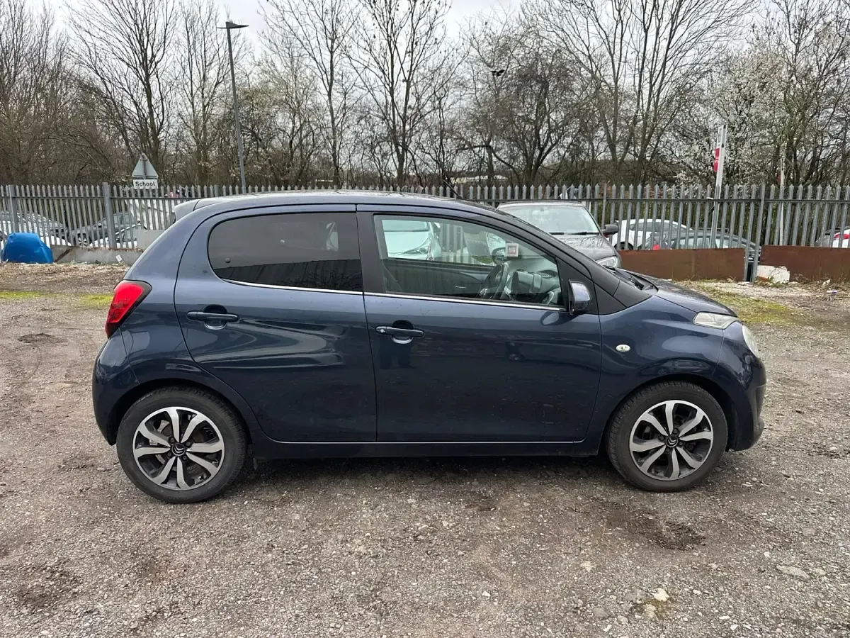 Usado Citroën C1 Flair 82 CV (60 kW) 2016 Azul Utilitario