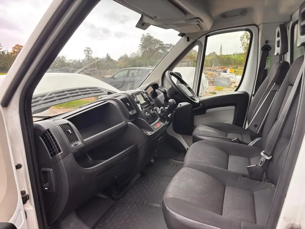 Usado Citroën Relay 130 HP (95 kW) 2018 Branco Van