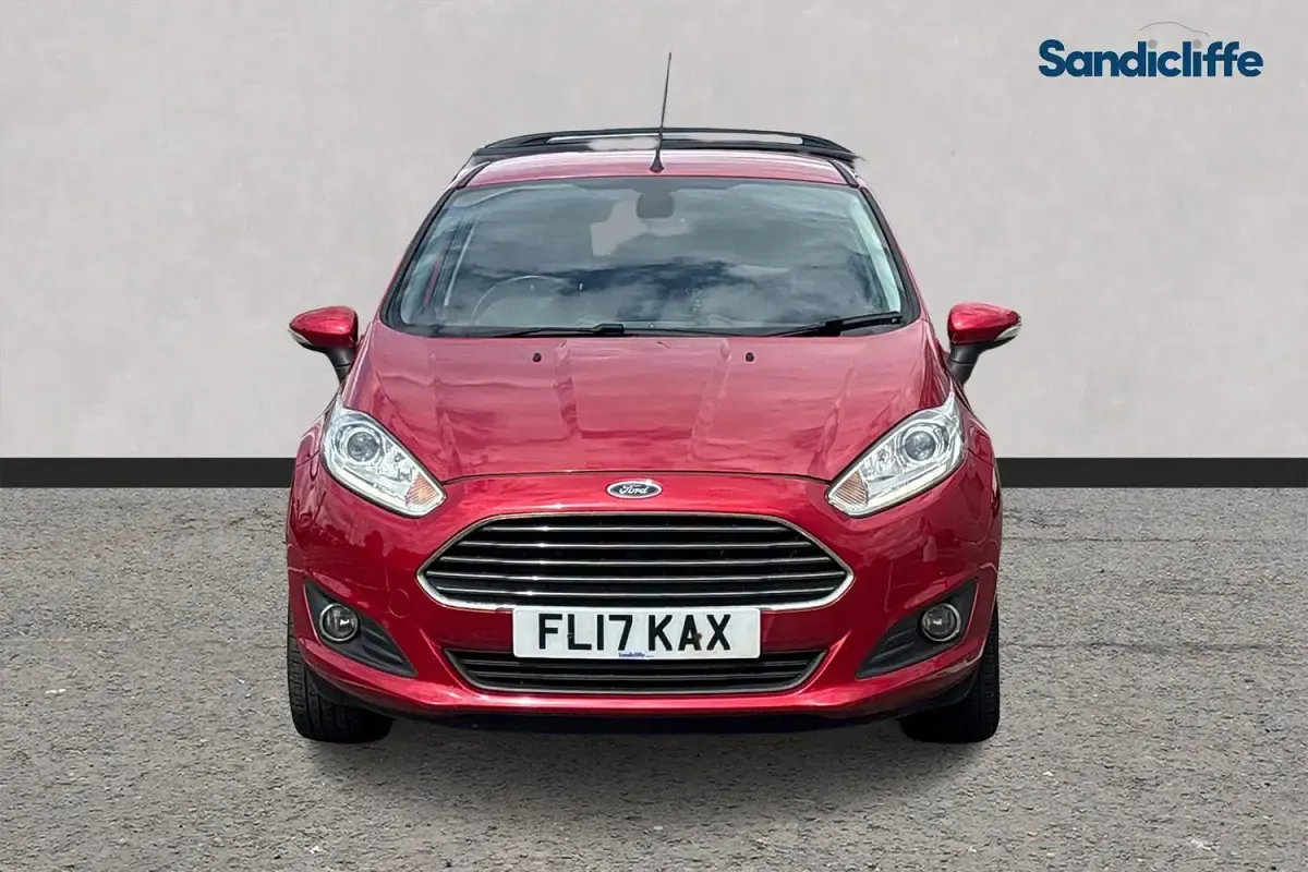Used Ford Fiesta Titanium 100 HP (73 kW) 2017 Red Hatchback