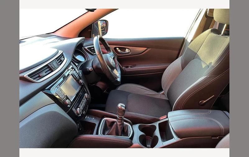 Used Nissan Qashqai N-Connecta 115 HP (84 kW) 2019 Silver SUV