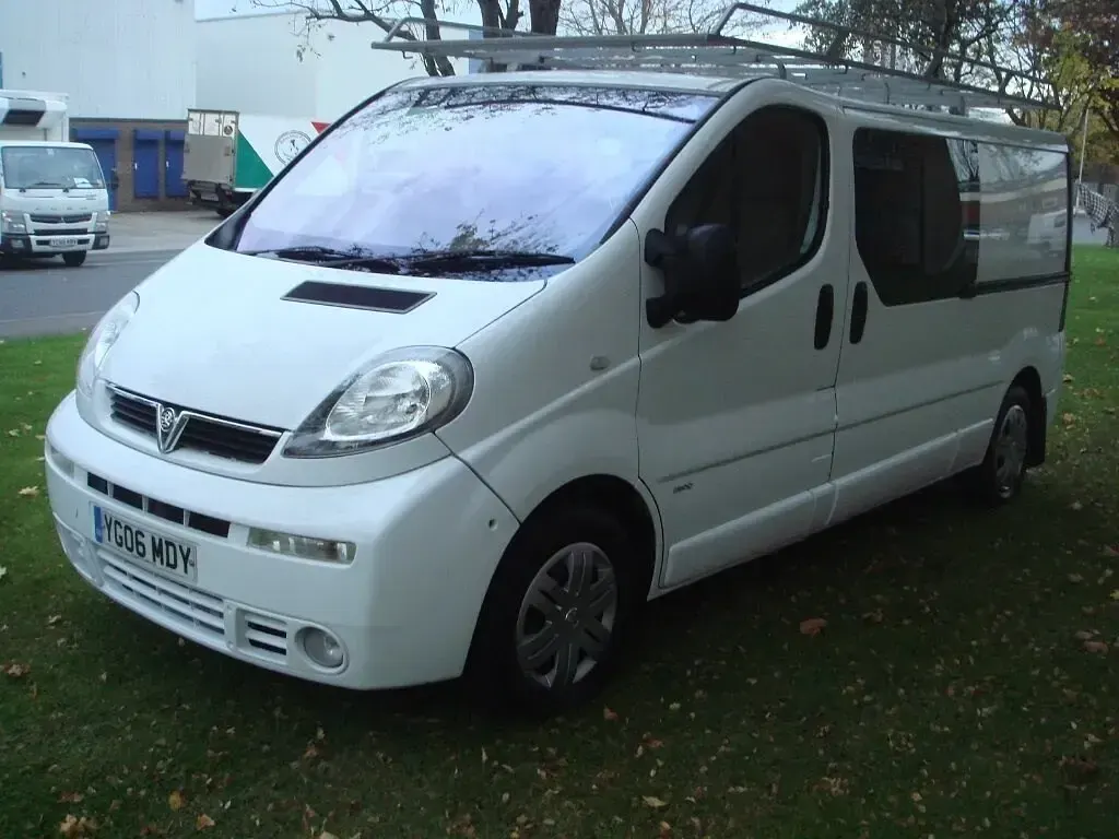Used Vauxhall Vivaro Sportive 146 HP (107 kW) 2006 White MPV