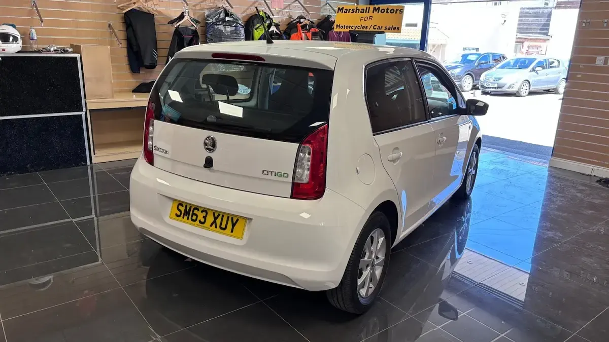Used Skoda Citigo Elegance 75 HP (55 kW) 2013 White Hatchback