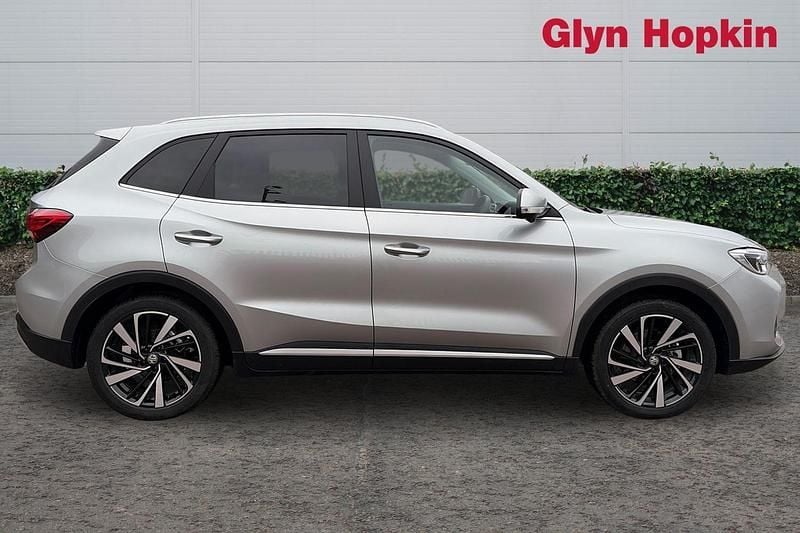 Used MG ZS Trophy 196 HP (144 kW) 2025 Silver Hatchback