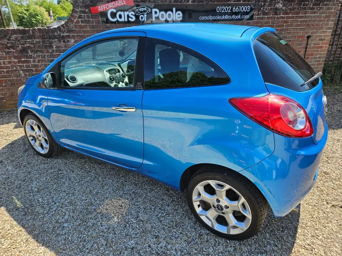 Begagnad Ford Ka Titanium 69 HK (50 kW) 2011 Blå Halvkombi