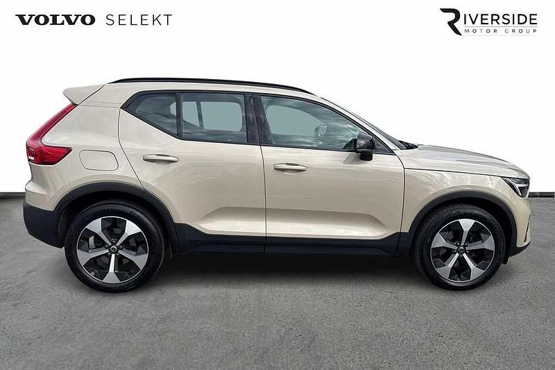Usado Volvo XC40 Plus 2024 Dourado SUV