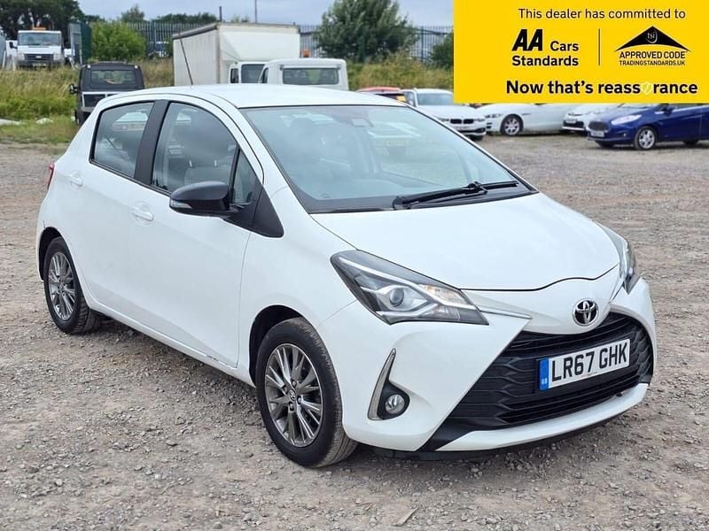 White Used 2017 Toyota Yaris Hatchback | £9,988 (Good price) - Image 1/4