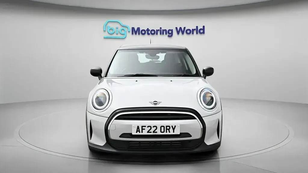 Usado Mini Cooper Classic 136 HP (100 kW) 2022 Prateado Citadino