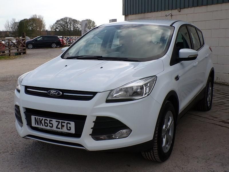 Begagnad Ford Kuga Zetec 2015 Vit SUV