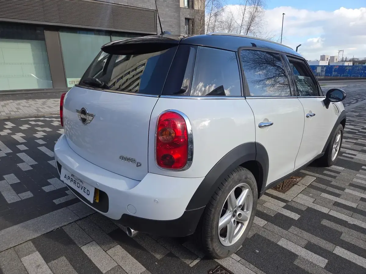 Used Mini Cooper D 2010 White Hatchback