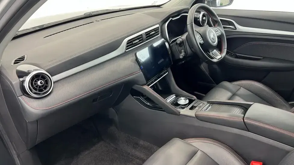 Used MG ZS Trophy Connect 114 kW (156 HP) 2024 Silver SUV