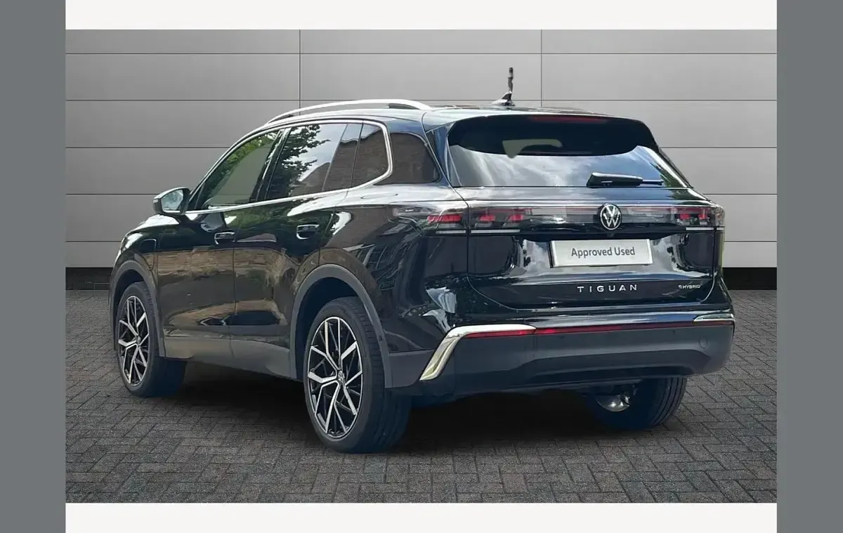 Used VW Tiguan Elegance 200 HP (147 kW) 2025 Black SUV