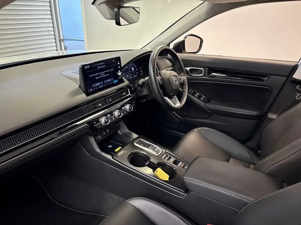 Used Honda Civic Advance 143 HP (105 kW) 2024 White Hatchback