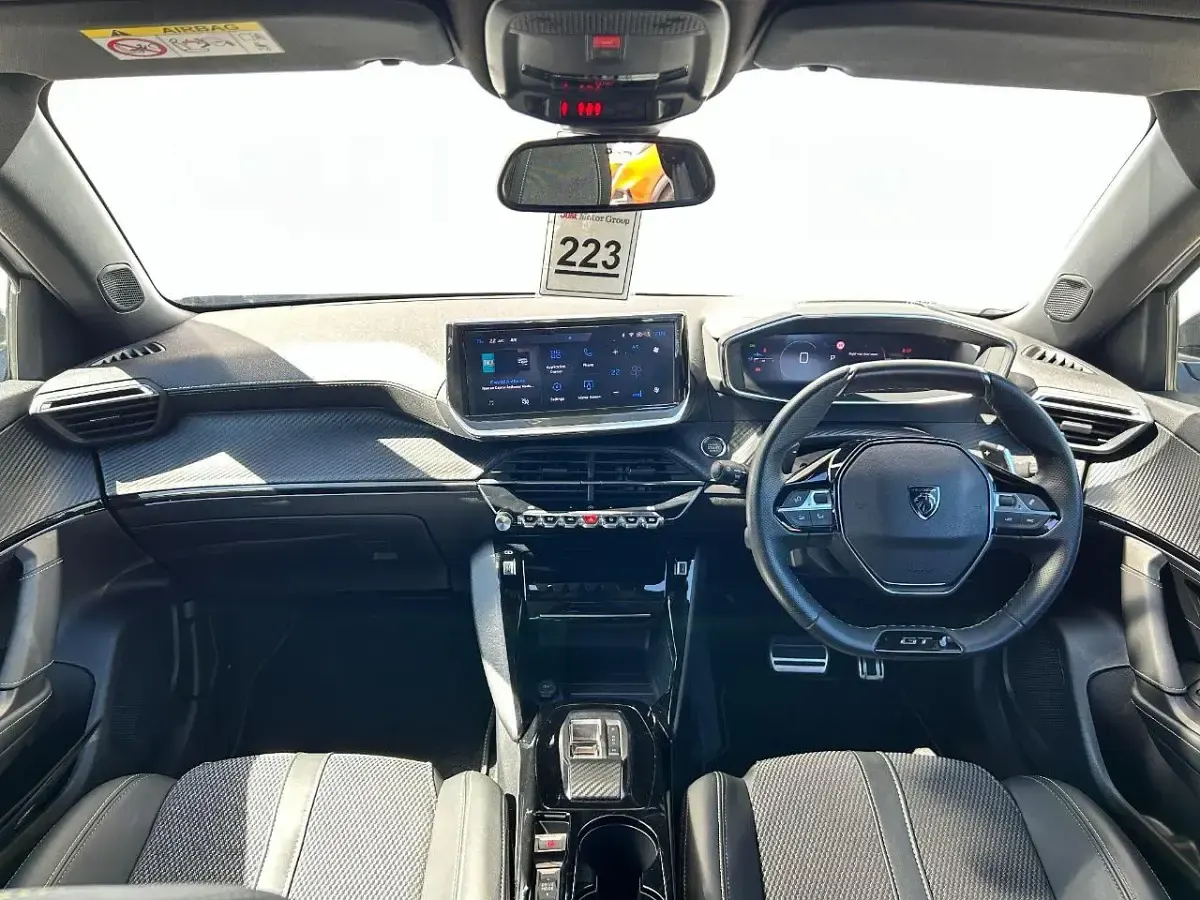 Używany Peugeot 2008 GT 134 KM (98 kW) 2025 Biały SUV