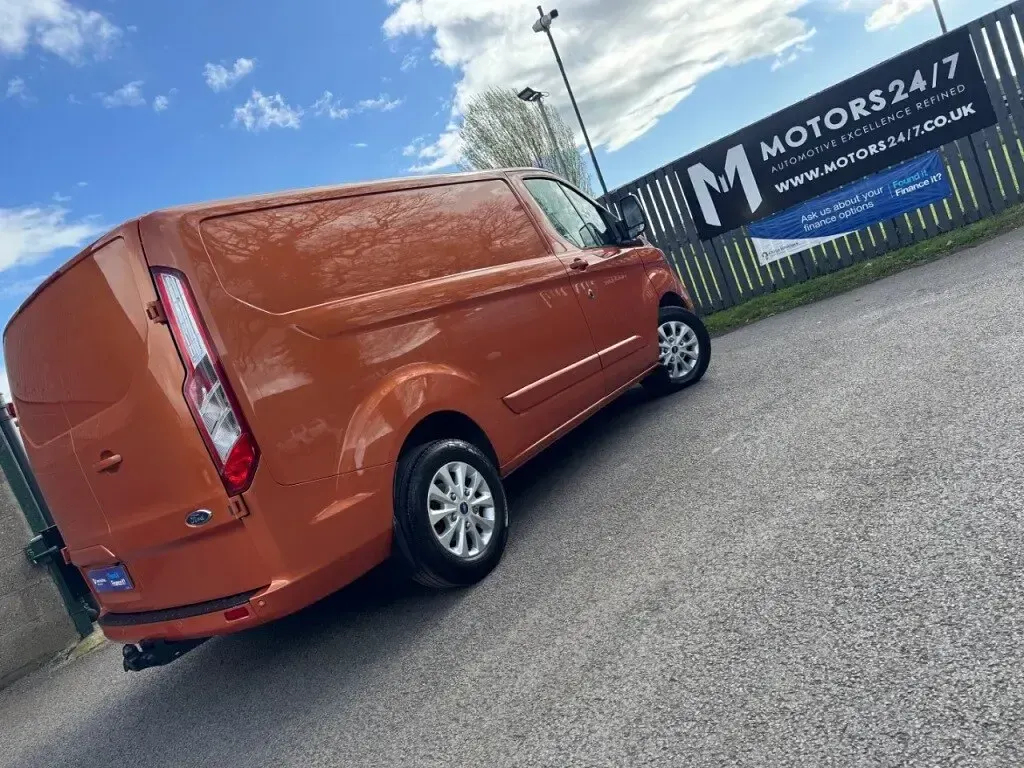 Used Ford Transit Custom Limited 130 HP (95 kW) 2019 Orange Van