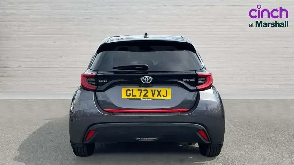 Second-hand Toyota Yaris Hybrid Design 113 CP (83 kW) 2022 Gri Hatchback