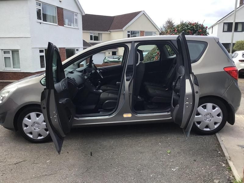 Used Vauxhall Meriva S 2011 Brown MPV