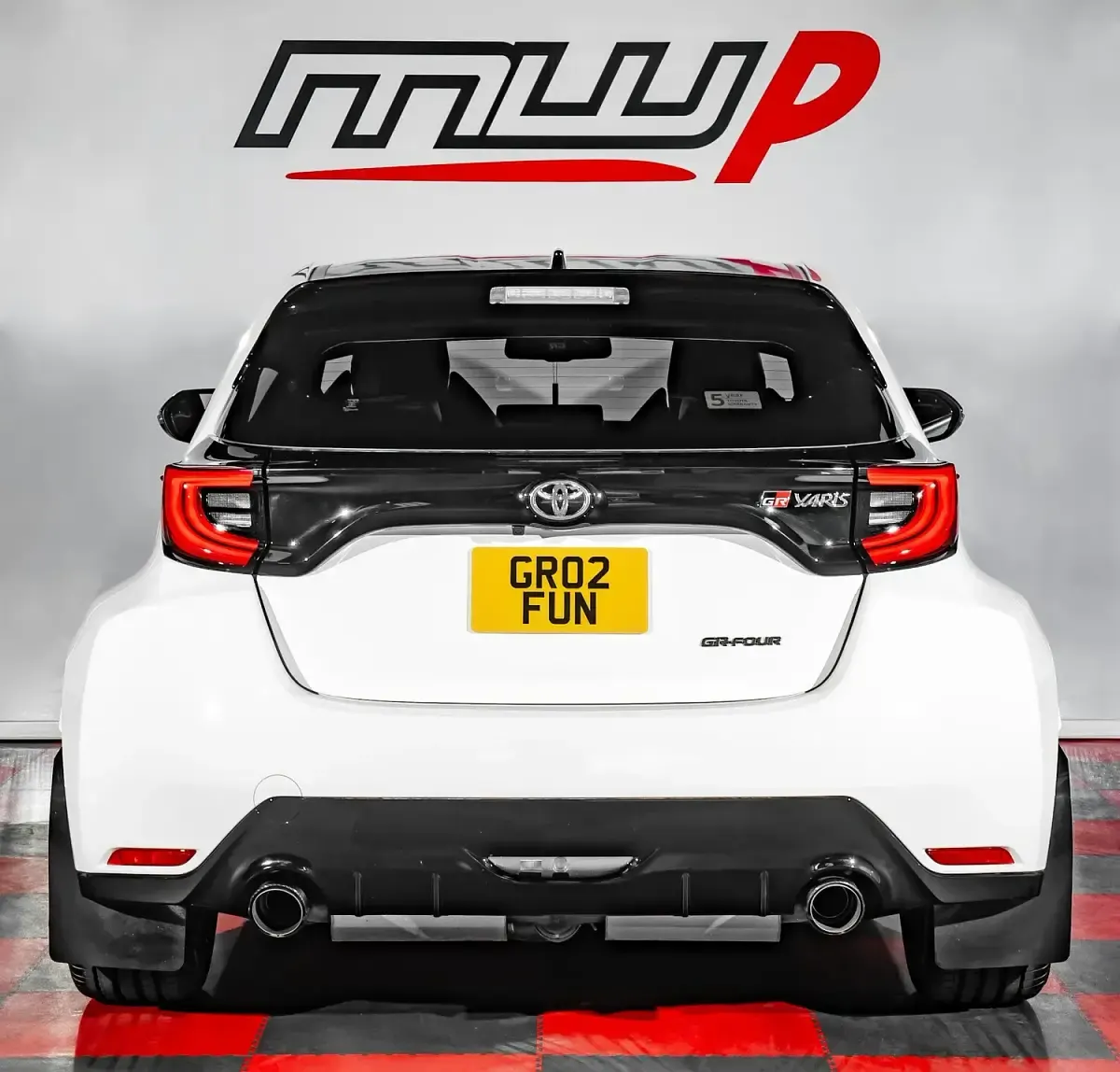 Used Toyota Yaris 310 HP (228 kW) 2021 White Hatchback
