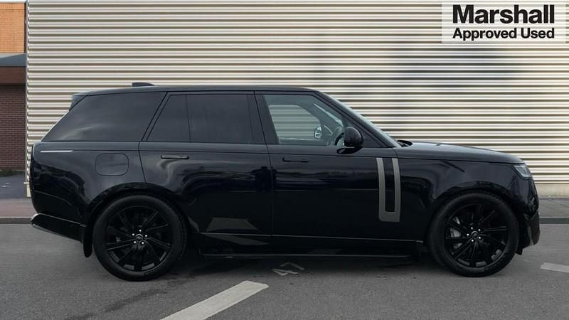 Used Land Rover Range Rover SE 300 HP (220 kW) 2023 Black SUV