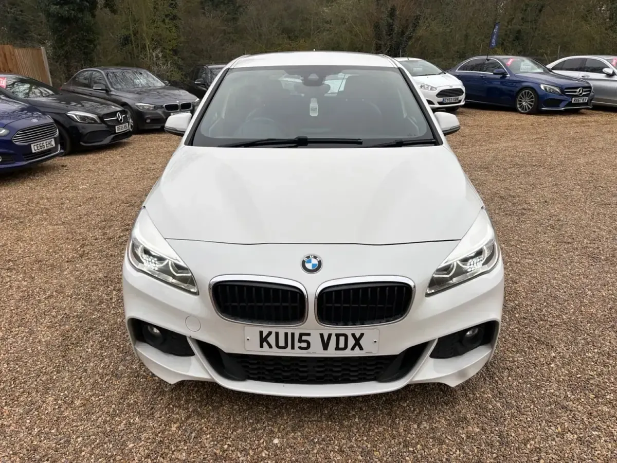 Begagnad BMW 225 M Sport 231 HK (169 kW) 2015 Vit Halvkombi