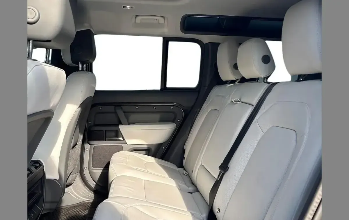 Used Land Rover Defender HSE Dynamic 245 HP (180 kW) 2025 Grey SUV
