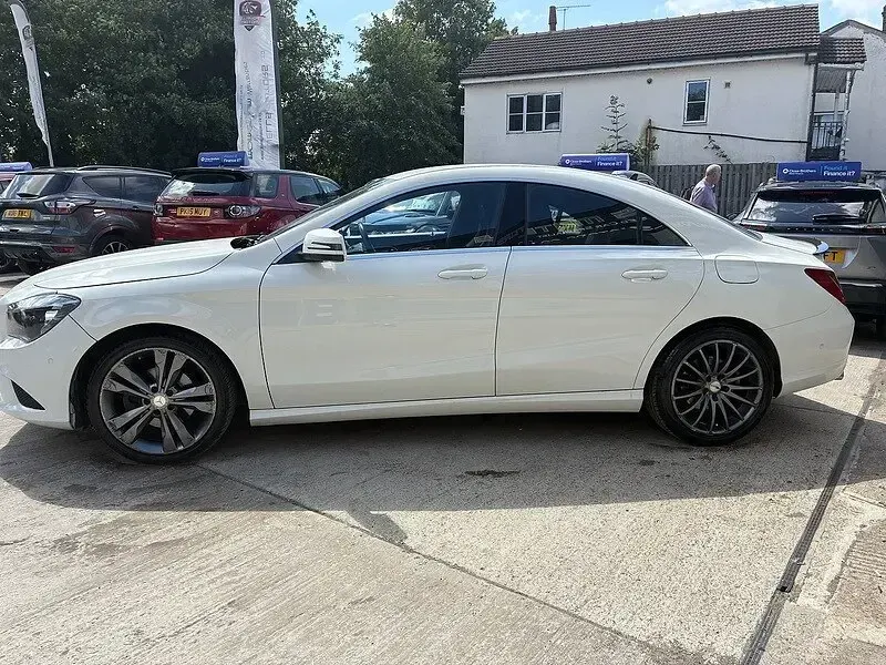 Used Mercedes CLA220 177 HP (130 kW) 2015 White Coupe