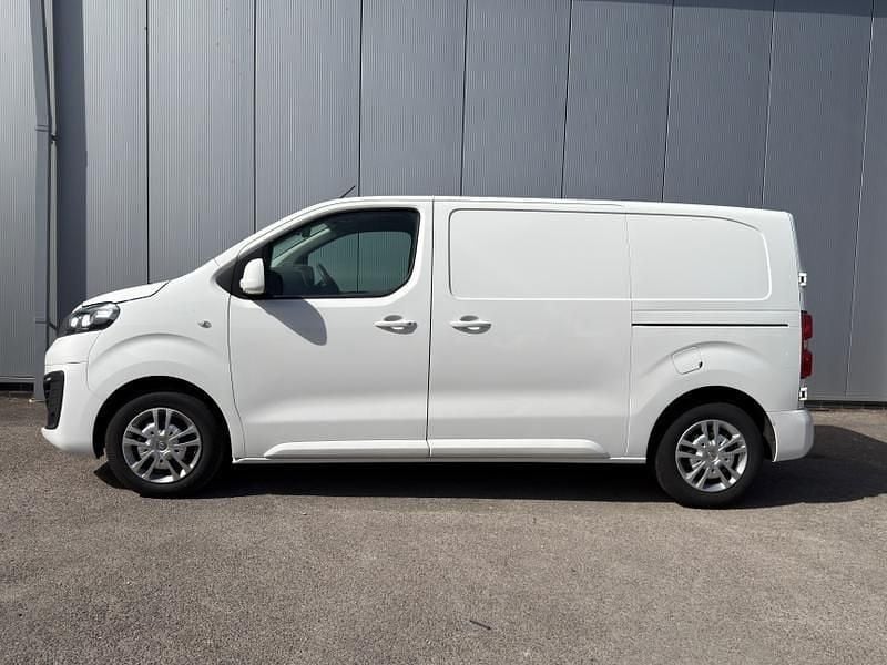 Used Vauxhall Vivaro Sportive 100 HP (73 kW) 2019 White MPV