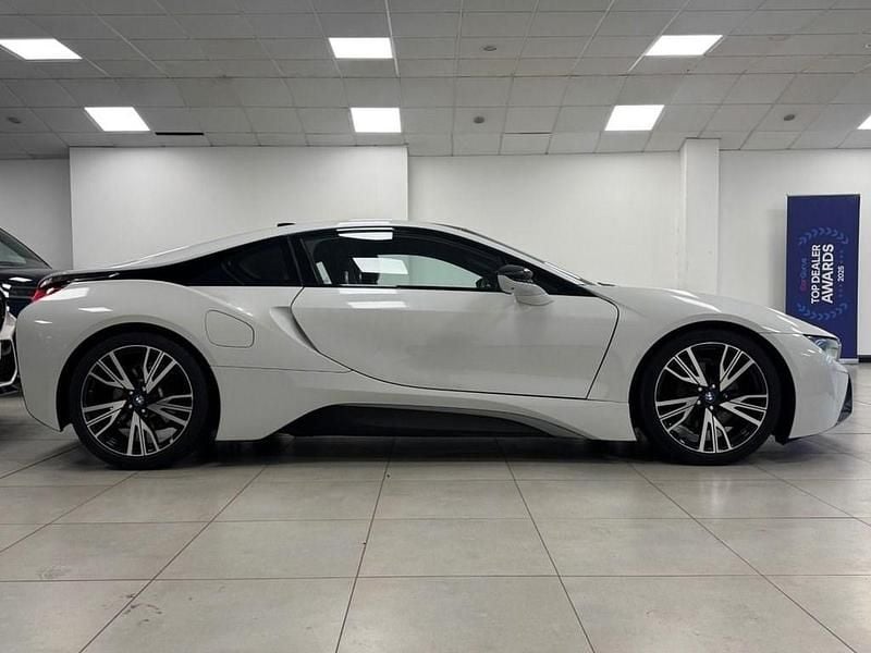 Used BMW i8 Pure Impulse 362 HP (266 kW) 2014 Multicolour Coupe