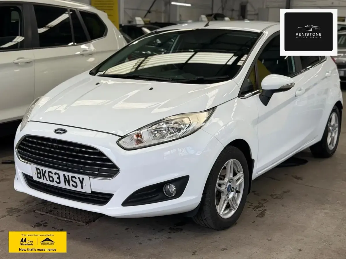 Used Ford Fiesta Zetec 2014 White Hatchback