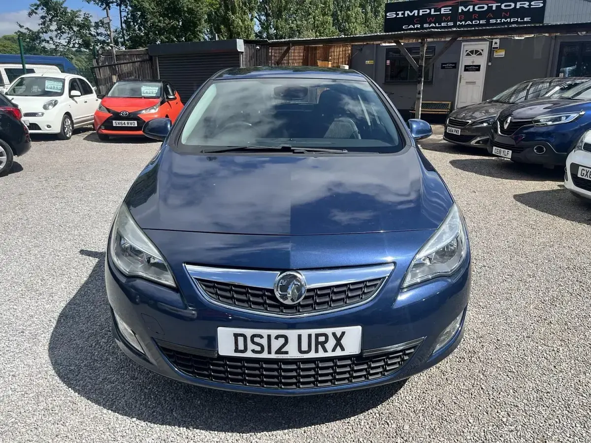 Used Vauxhall Astra 125 HP (91 kW) 2012 Blue Hatchback