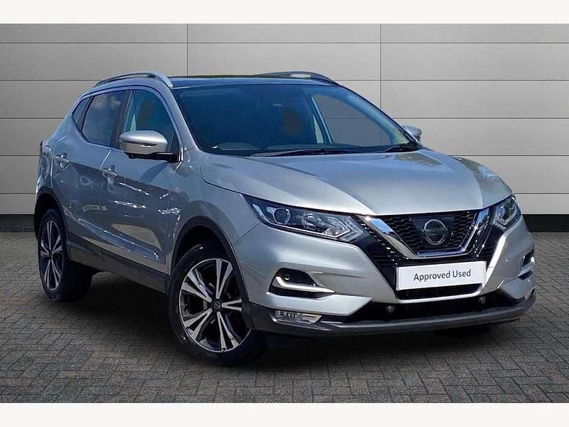 Silver Used 2017 Nissan Qashqai N-Connecta SUV | £10,691 (Good price) - Image 1/4