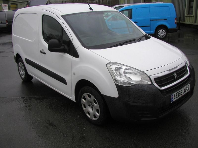 Used Peugeot Partner S 64 HP (47 kW) 2018 White MPV