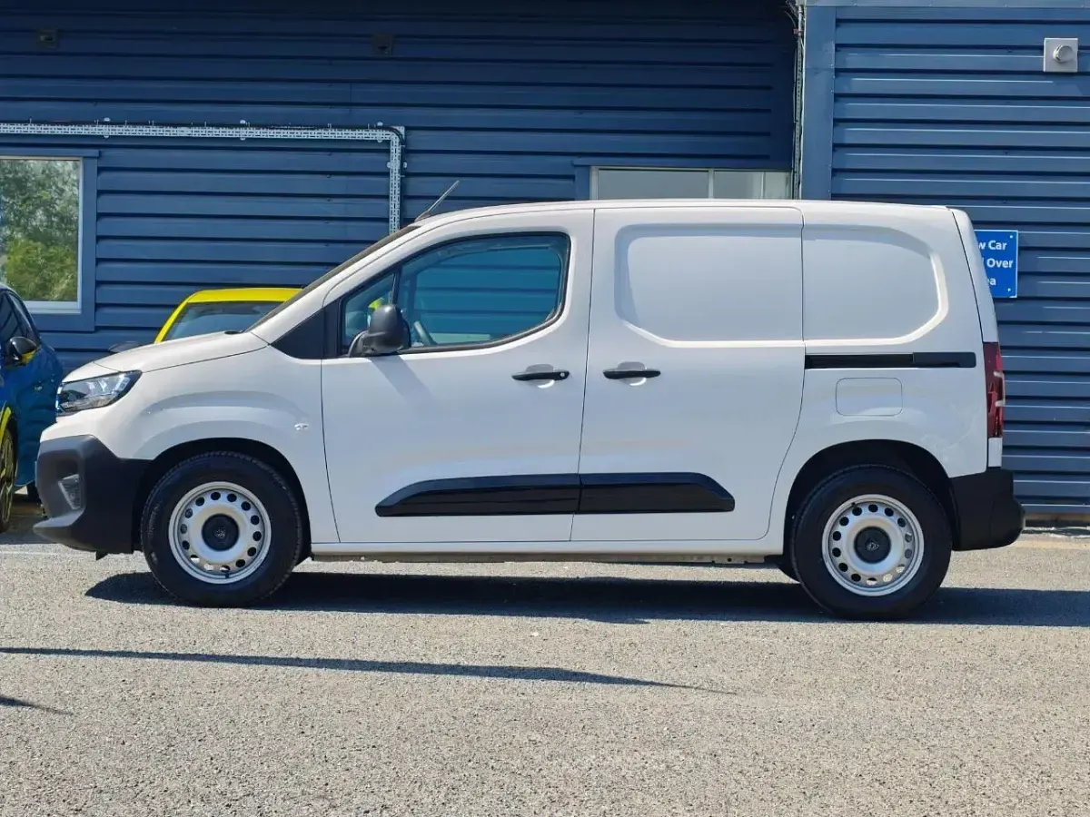 Used Peugeot Partner 134 HP (98 kW) 2024 White MPV
