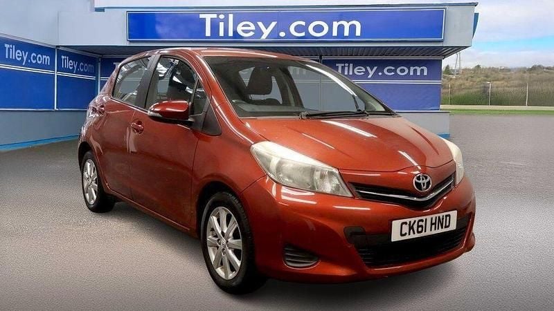 Red Used 2011 Toyota Yaris Hatchback | £5,490 (Expensive) - Image 1/2